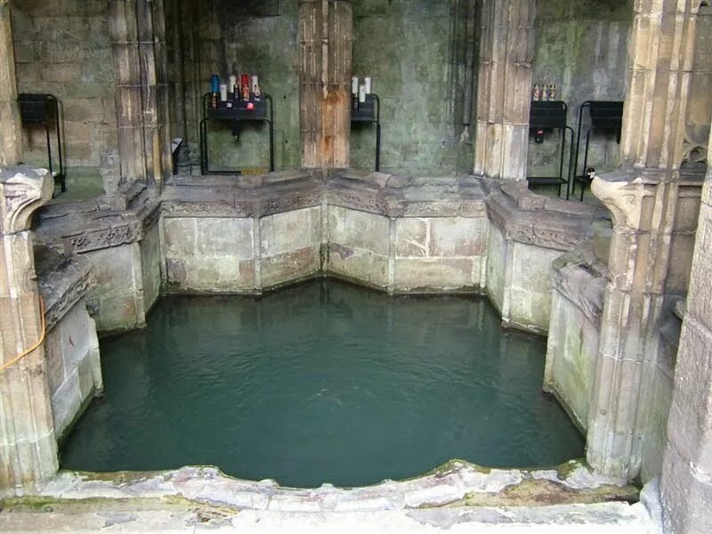 Well s ru. Колодец Святой Уинифред. Колодец Святого Винифреда в Уэльсе. Город бат термальные источники. St Winefride's well.