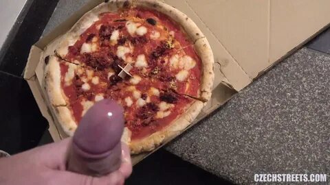 Tschechische straßen - Pizza mit einem extra sperma.