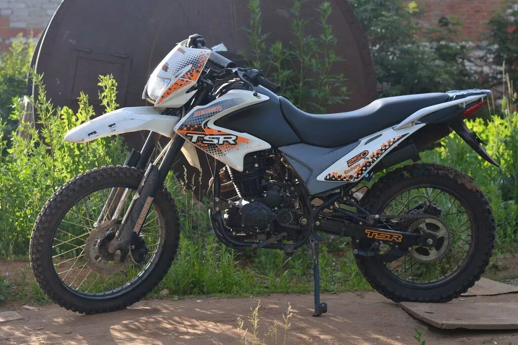 Купить мотоцикл 250 кубов авито. Мотоцикл Fighter 250 TSR. Fighter TSR 250 Enduro. Мотоцикл TSR 250 Enduro. Мотоцикл Fighter 250 TSR 250см3 кросс qy250gy-11.