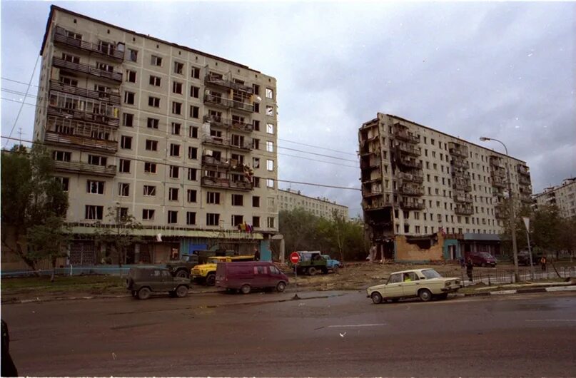 Новый арбат 1990 год москва. 1999 год в фотографиях. Бомбардировка рынка грозного 1999. 1999 год в фотографиях. 1999 год в фотографиях.