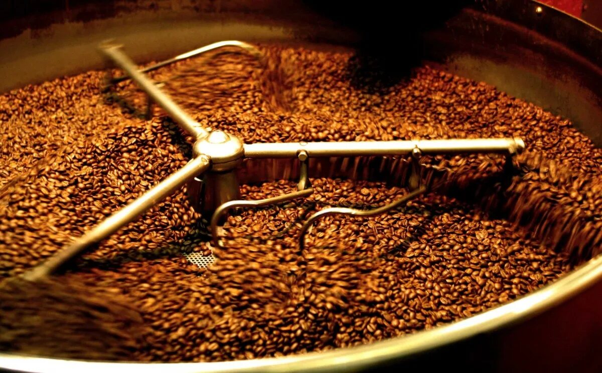 Шоколадная фабрика европа. Очистка какао бобов. Сырье для шоколадной фабрики. Переработка бобов. Переработка бобов.