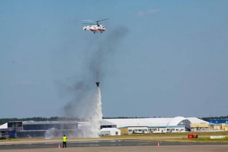 Макс 2022 год. Международный авиационно-космический салон макс 2019. Макс 2021 жуковский. Макс 2021 истребитель. Авиасалон макс 2022.