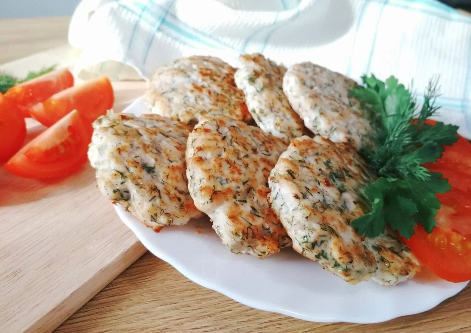 Куриная грудка с сыром котлеткой. Куриные котлетки ПП. Куриные котлеты ПП. Куриные котлеты из куриной грудки. Котлеты из куриной грудки.