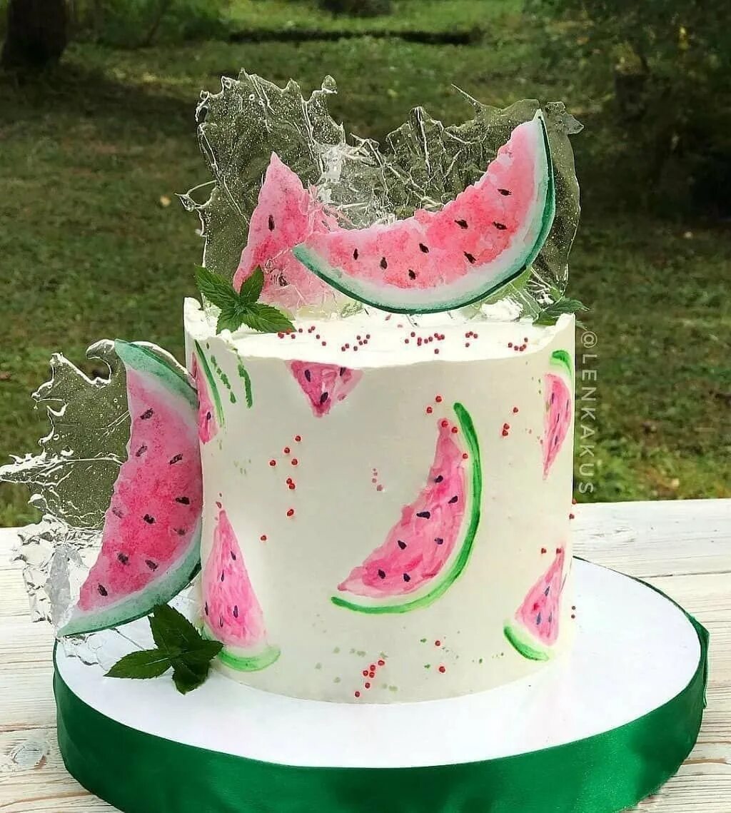 муссовое пирожное арбуз. тортик арбуз. тортик в виде арбуза. арбузный торт. торт украшение арбуз.