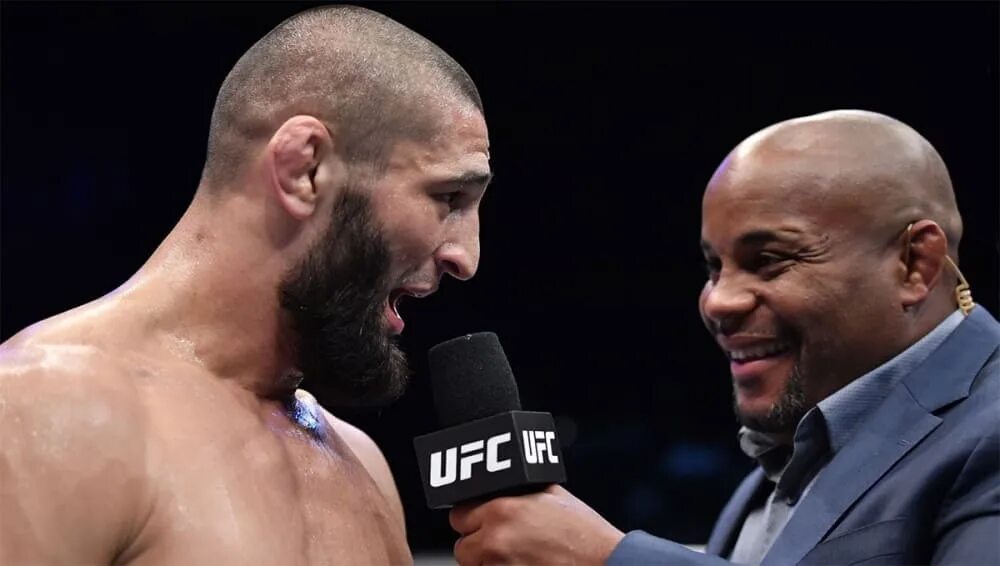 Хамзат чимаев камару усман. Комару усман хамзат чимаев. Хамзат чимаев камару усман. Усман vs чимаев. Камару усман вес межсезонье.