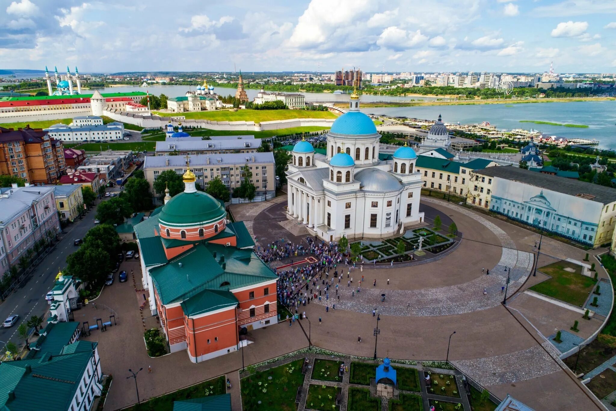 Какое отношение казанские. Казанский Богородицкий монастырь в Казани. Икона Казанской Божьей матери Казань Богородицкий монастырь.