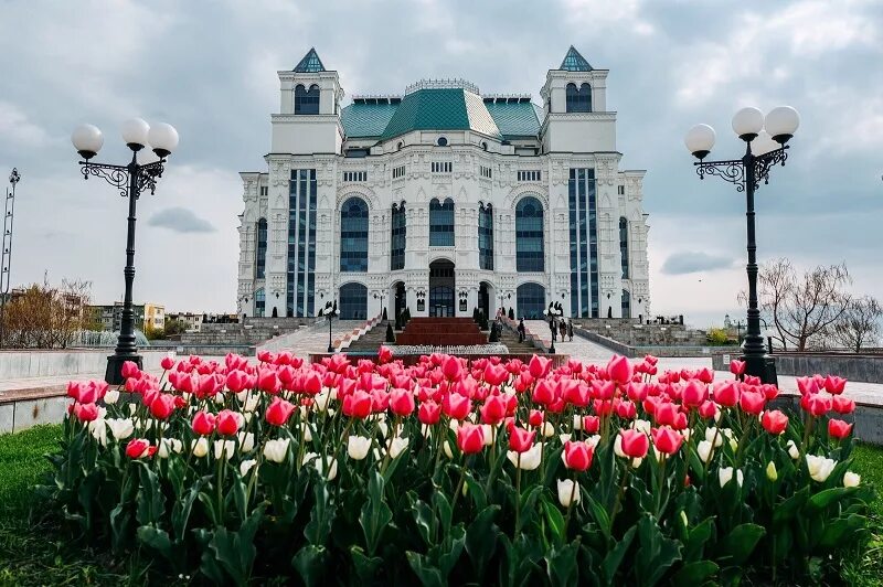 Астраханский театр оперы и балета. Театртоперы и балета Астрахань. Музыкальный театр Астрахань. Астрахвнь театр опроы и бадкты. Сайт астраханской оперы