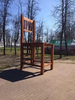 Большой стул