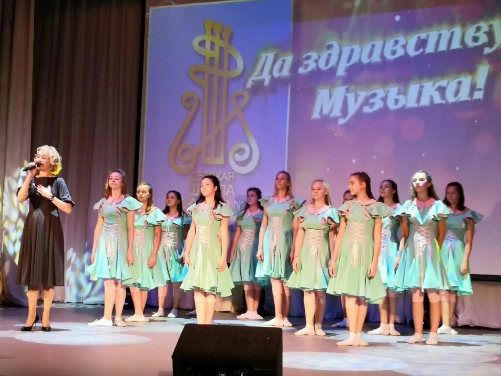 Лонг юган надым. Школа искусств 1 надым. Дши 2 надым. 15 лет мальчик поёт на конкурсе. Дши 2 надым.