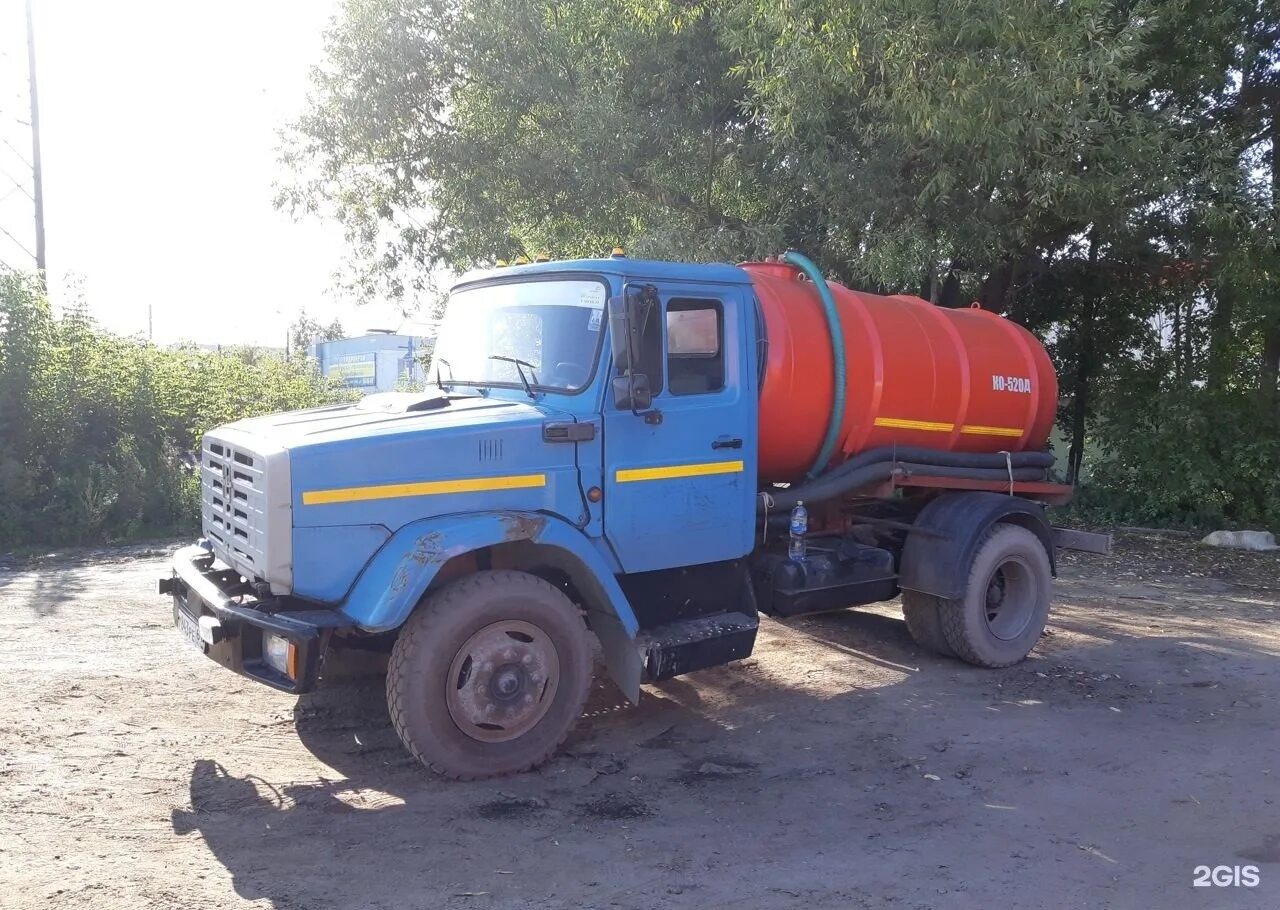 Откачка септиков. Ассенизаторская машина зил 4331. Газ 3309 ассенизатор 5 куб. Откачка септиков кубов. Камаз ассенизатор 10 кубов.