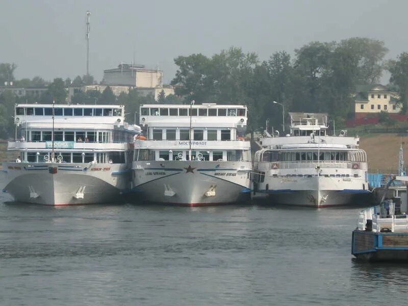 теплоход причалил