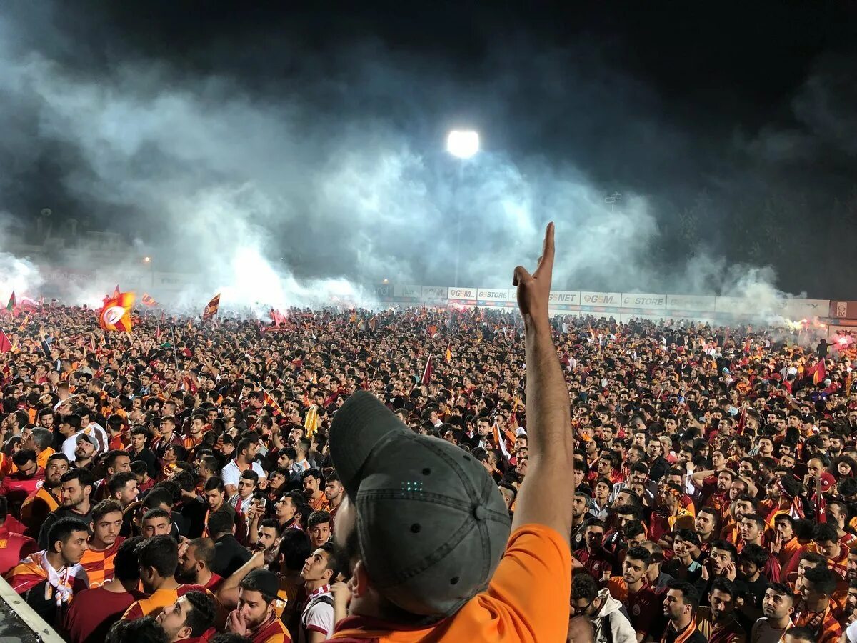 Taraftar. Taraftar