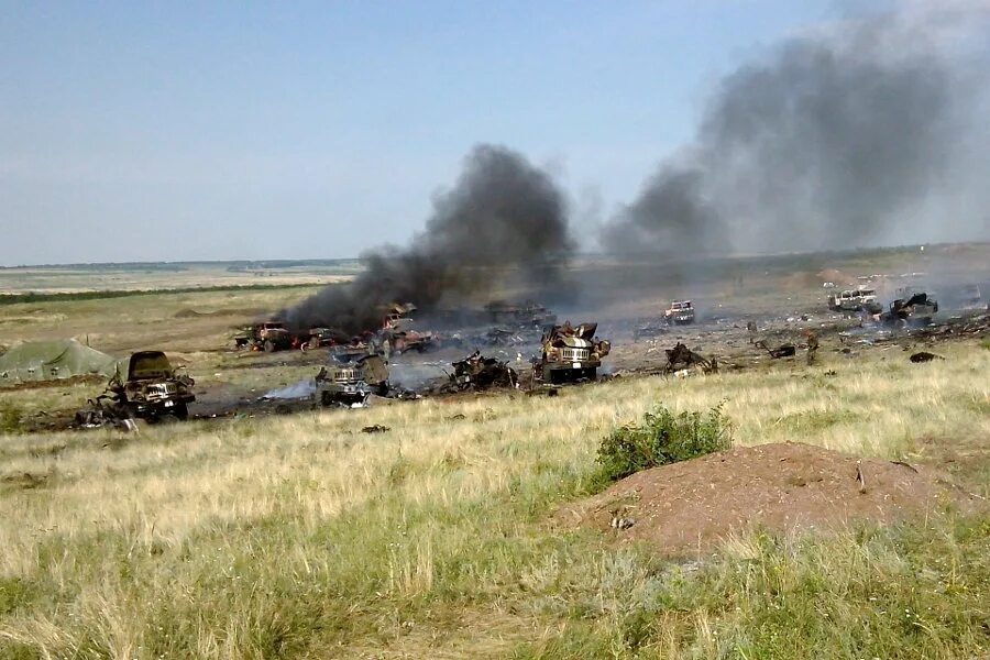 Разбитая бронетехника в буче. Разгромили колонну российских войск. Подбитая техника всу 2022. Разгромили колонну российских войск. Уничтоженная техника всу 2022.