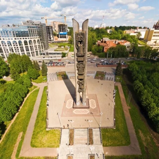 Сайт про ижевск. Дружба народов (монумент, Ижевск). Дружба народов монумент Ижевск памятники Ижевска. Памятник монумент дружбы Ижевск.