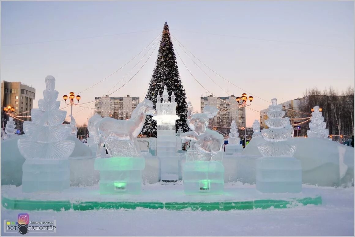 Городок нижневартовск. Ледовый городок Нижневартовск 2022. Ледяной городок Нижневартовск. Площадь Нефтяников Нижневартовск. Нижневартовск ледяной городок 2022.