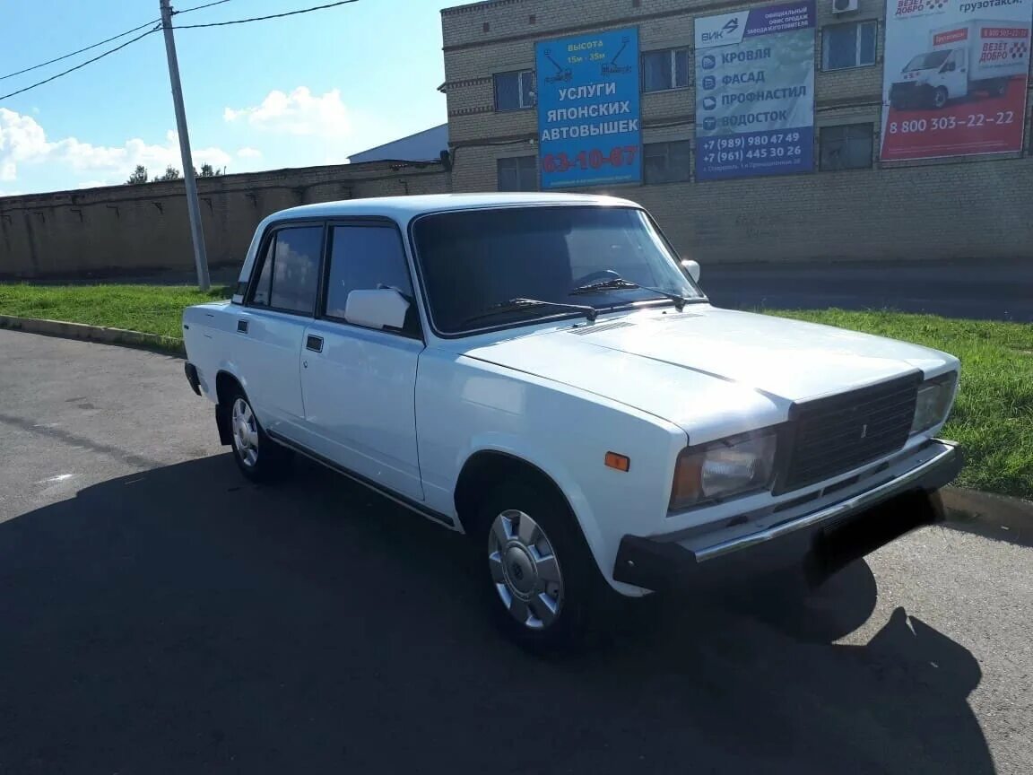 Авито краснодар автомобили. ВАЗ 2107 седан белый. ВАЗ 2107 белый 2003 год. ВАЗ 2107 в165кт147.