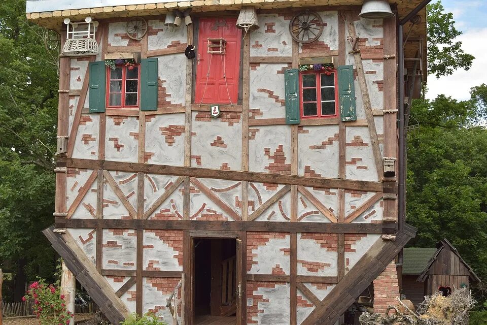 Домов голов. Colmar carving cup. Дом на голове. Дома головы. Maison.