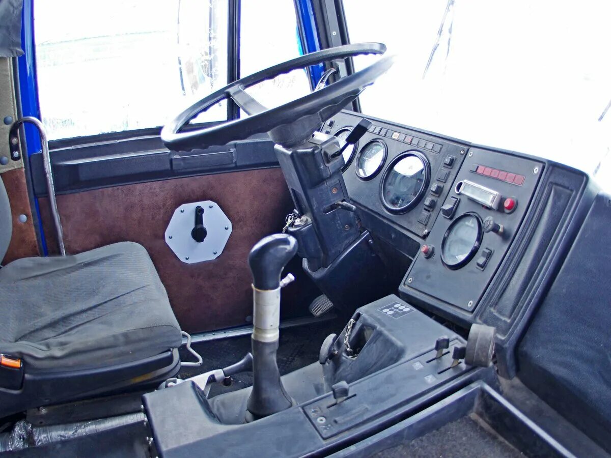 Маз 5516а5. Маз-5516 самосвал приборная панель. Маз 5516 самосвал кабина. Маз 6430 салон кабины. Комбинация приборов маз 5440.