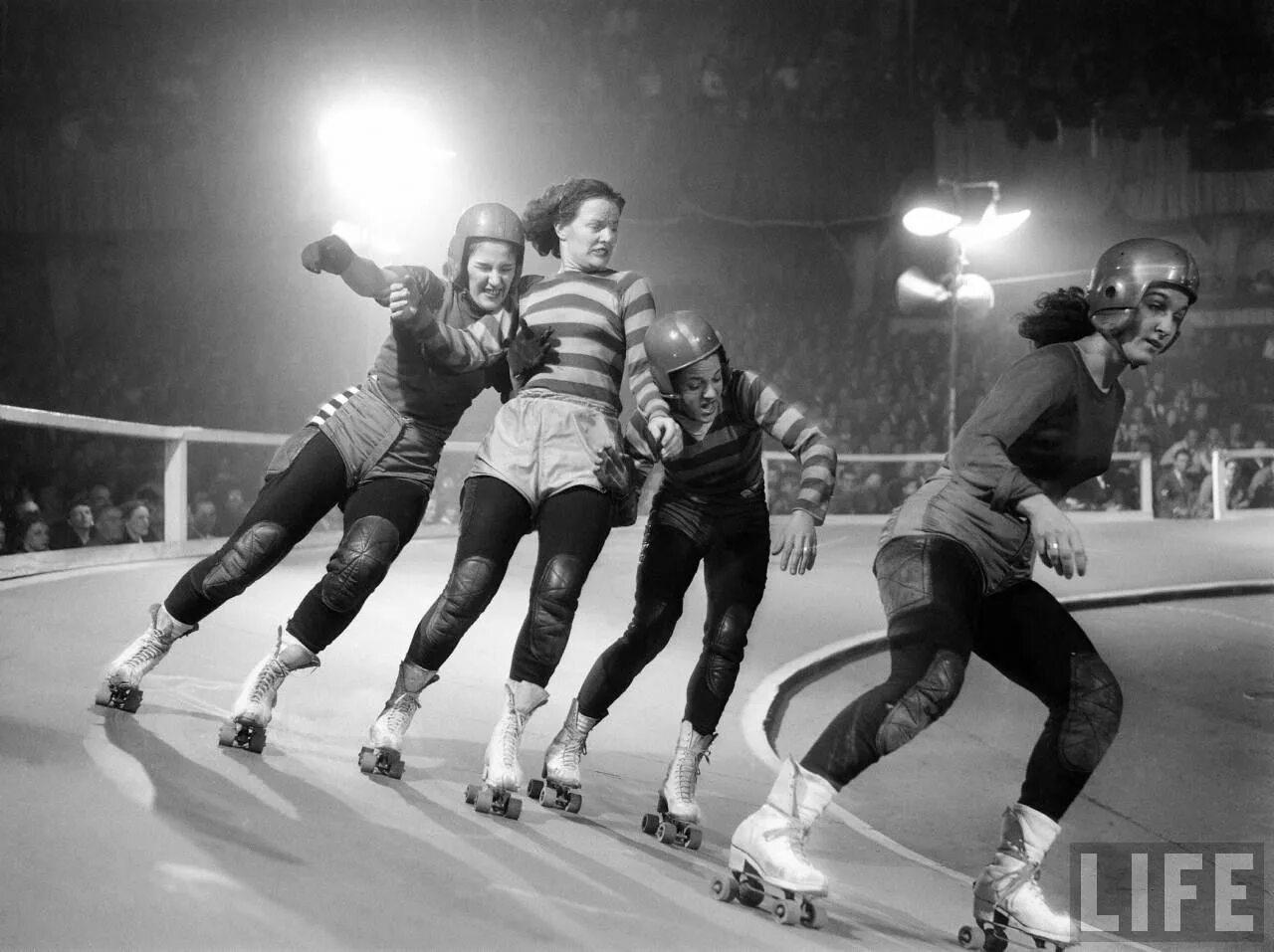 Роллерша лос анджелес 1979. Советские дети на коньках. Дебра джо фондрен. Ролики 70 годов. Ролики 70 годов.