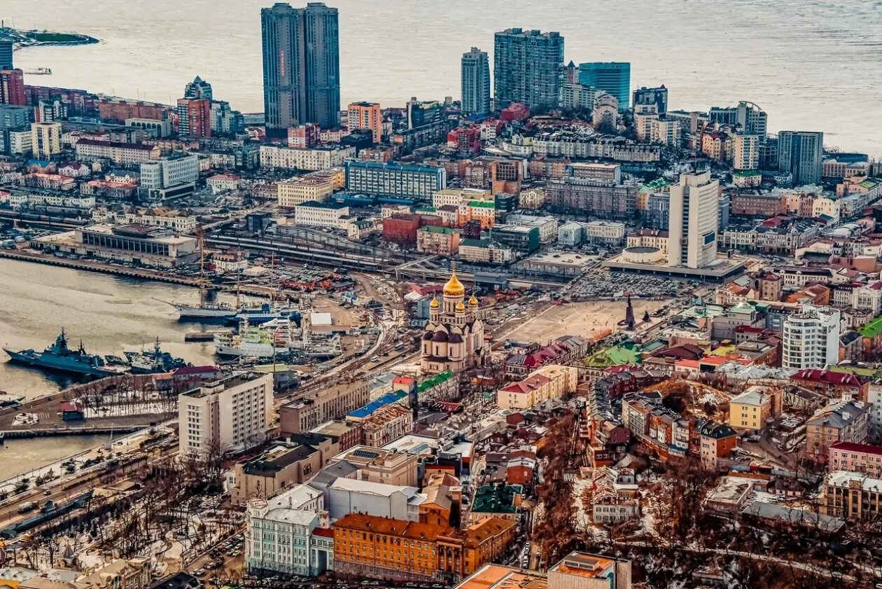 Владивосток прямо время. Владивосток 2021. Владивосток центр города. Город Владивосток 2023. Центральная площадь Владивостока.