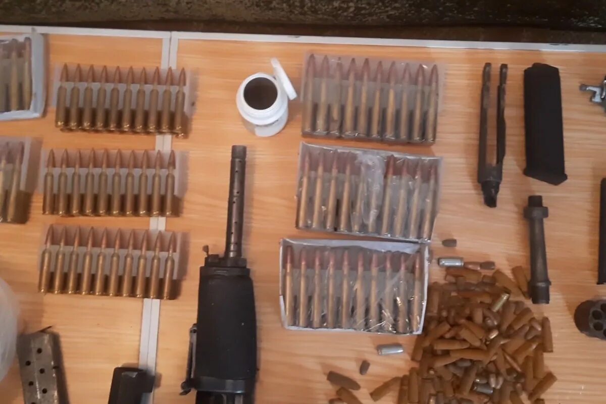 Нелегальный оружейный экспорт с украины. Подпольные мастерские по изготовлению оружия. Подпольная Оружейная мастерская. Подпольная оружейный цех. Оружейная студия.