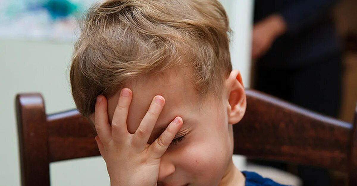 Стыд ребенка. Эмоции детей стыд. Стыд эмоция. Эмоции детей стыд. Стеснительный ребенок.
