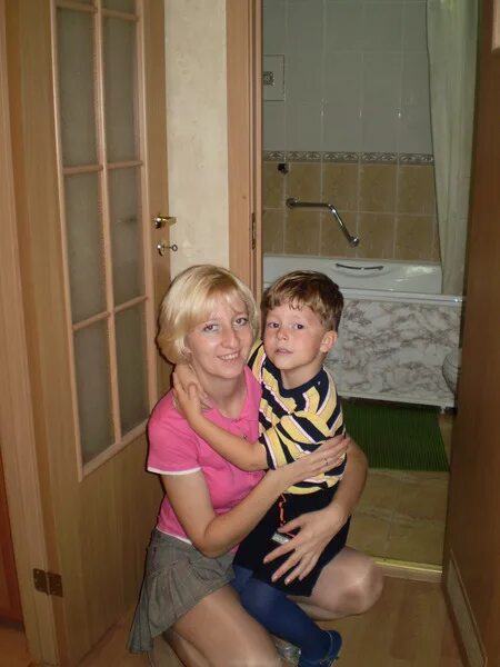 Forum moms. Forum moms. Русские тетки с племянниками. Мамочки с сыном подростком. Мама и подросток.