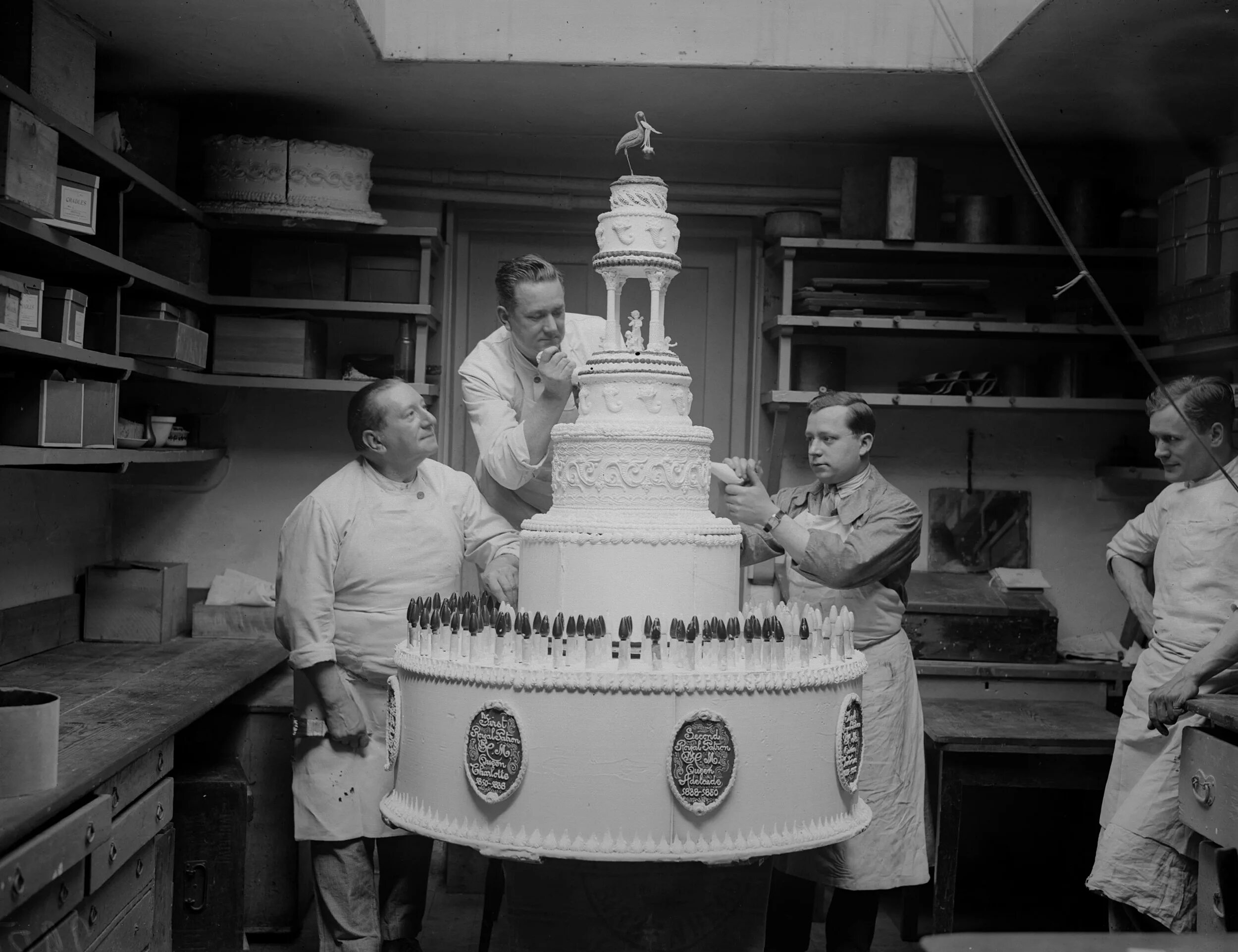 Медовик 1 кг. Как выглядел 1 торт. Торт исторический. Как выглядел 1 торт. Морковный торт с мандариновым суфле.