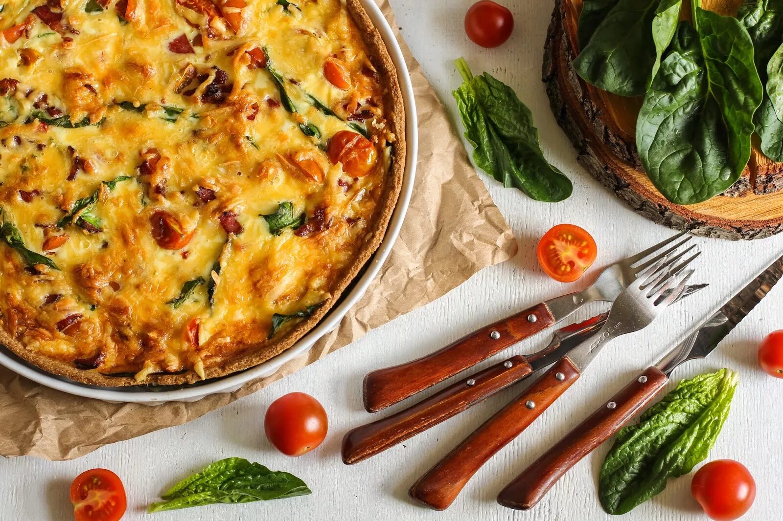 Куриная грудка фаршированная вялеными помидорами. Курица со шпинатом и помидорами. Теплый салат с курицей, шпинатом и помидорами. Курица с моцареллой и помидорами. Шпинат руккола черри.