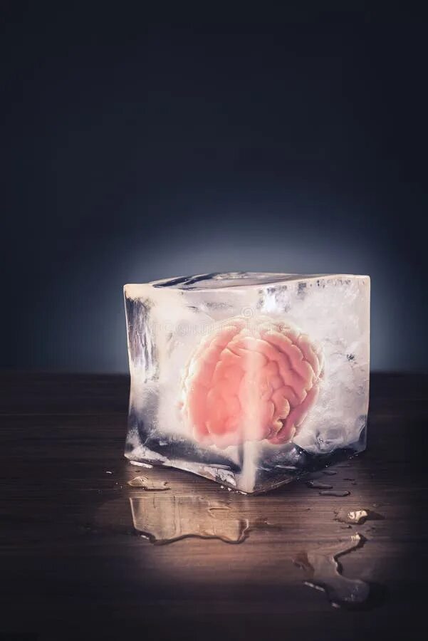 Заморозка мозгов. Человек внутри льда. Лёд внутри он жидкий. Негр кубик льда актёр.