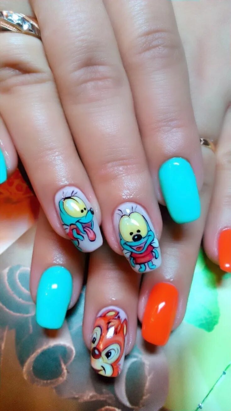 Маникюр дисней. Красивый маникюр с мультяшками. Ногти с мультяшками. Маникюр с мультяшными героями. Маникюр с животными.
