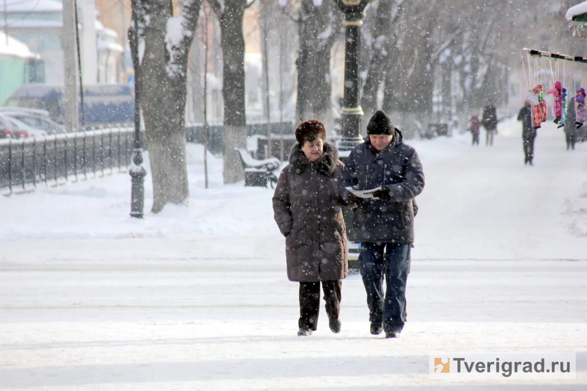 Какое завтра февраля. Люди в Москве зимой. Теплый февраль. Трехдневный Мартовский марафон. Февральские законы.