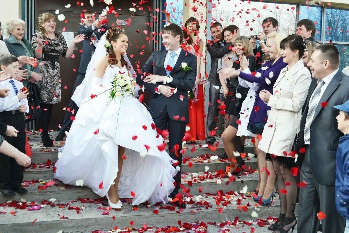 Современная свадьба. Празднование свадьбы. Невеста в ЗАГСЕ. Жених и невеста в ЗАГСЕ.