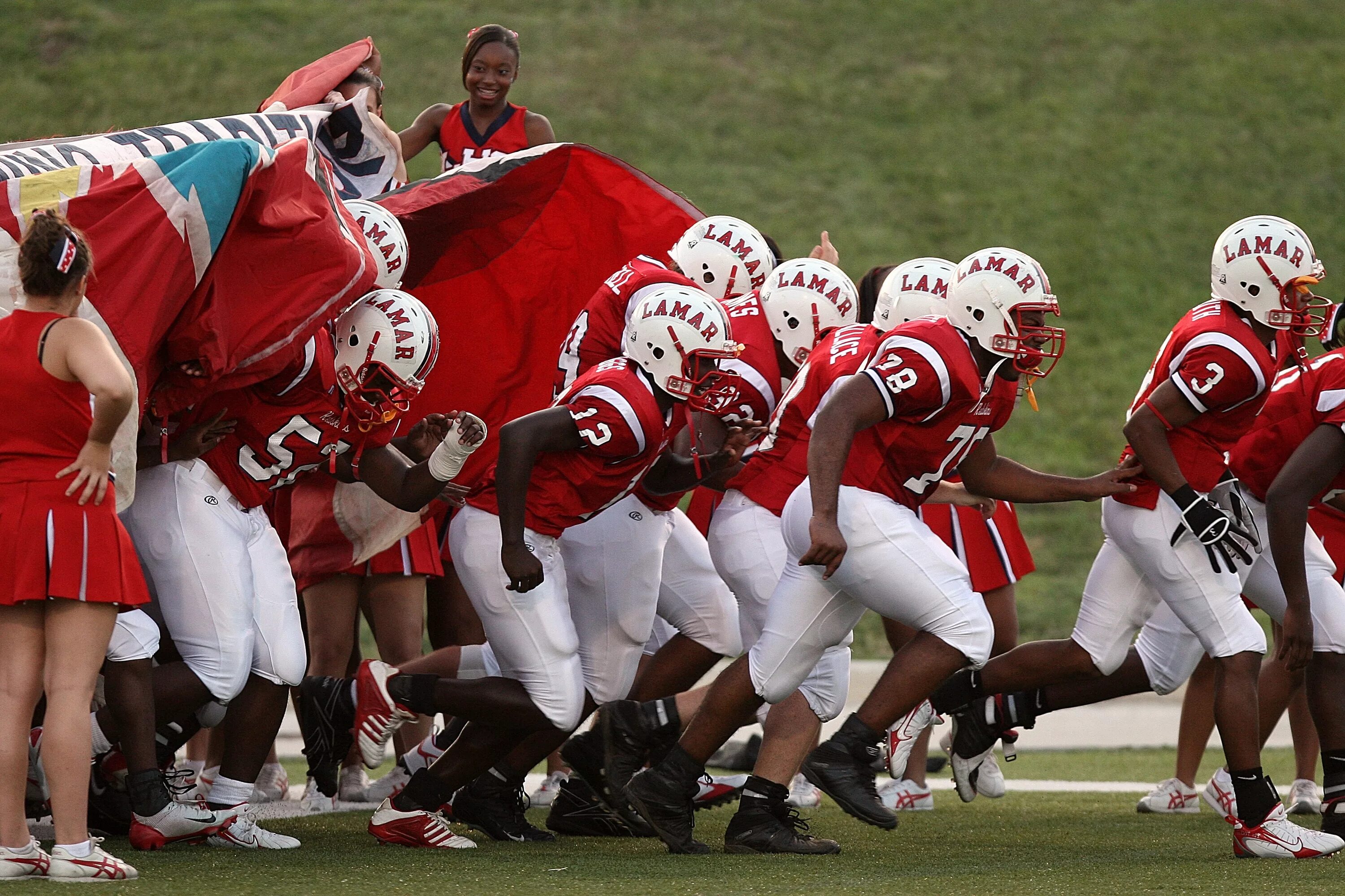 Tf2 intel room. Мультяшный стиль одежды. Персонажи в полный рост. Нфл команды. Baseball boy игра.