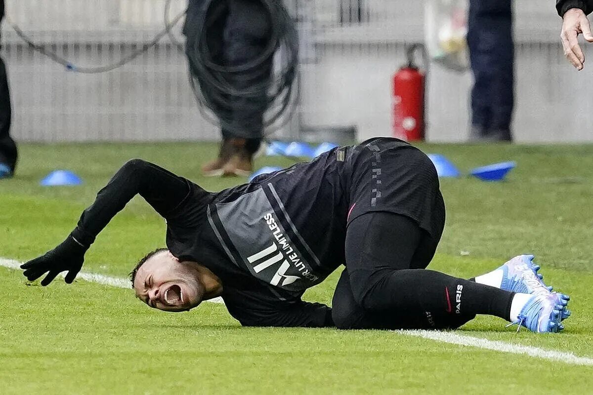 Причёска неймара 2018 бразилия. Почему не играет неймар. Неймар сейчас. Неймар младший. Неймар футболист.