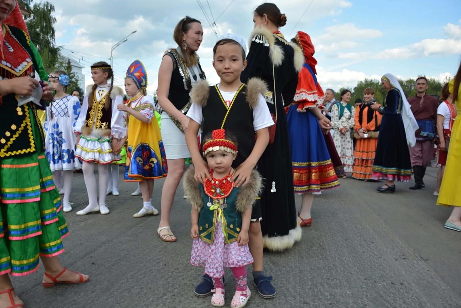 Мероприятие национальные костюмы. Милли кейем. Милли костюм Башкирский. Милли кейем Башкортостана. Башҡорт Милли костюмы.