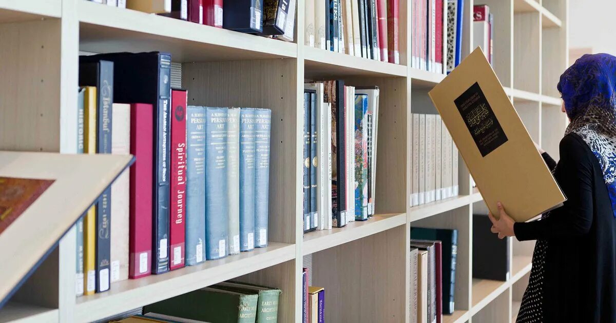 Библиотека катара. Миа библиотека. Книгохранилище в школе. Современная библиотека. Библиотека 233 в митино.