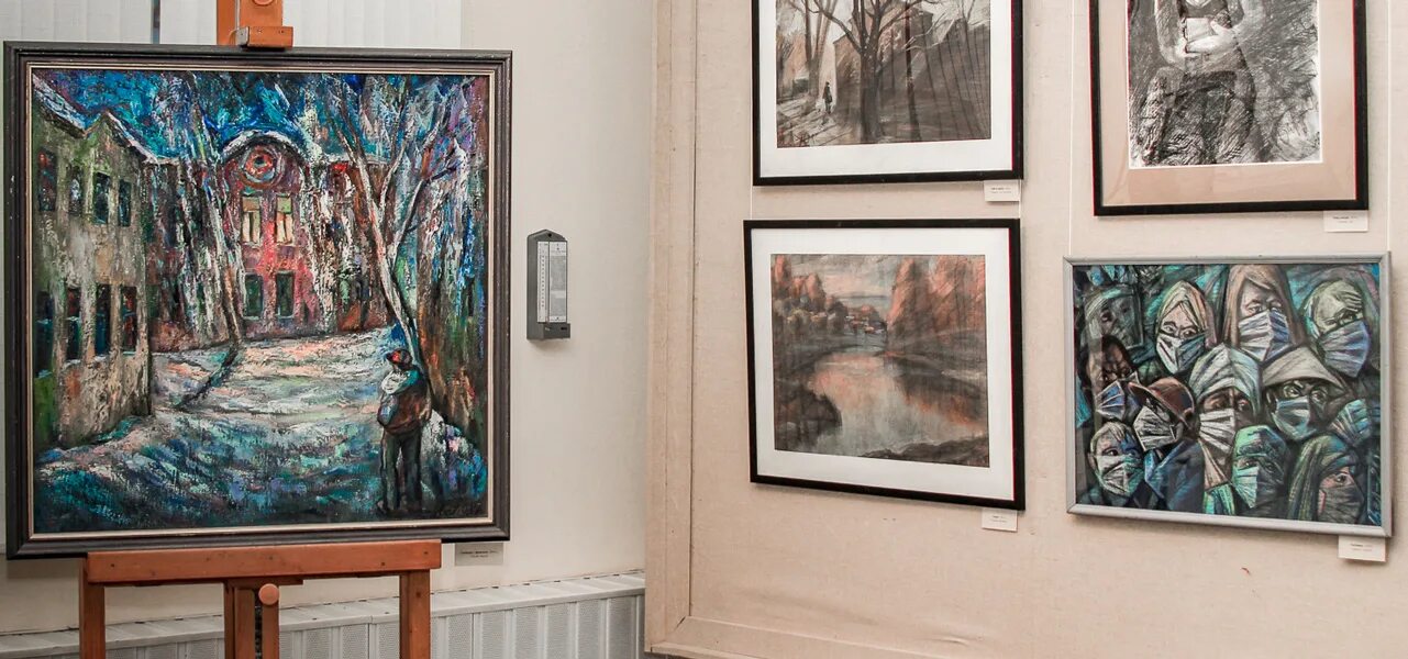 расписание художественных выставок.