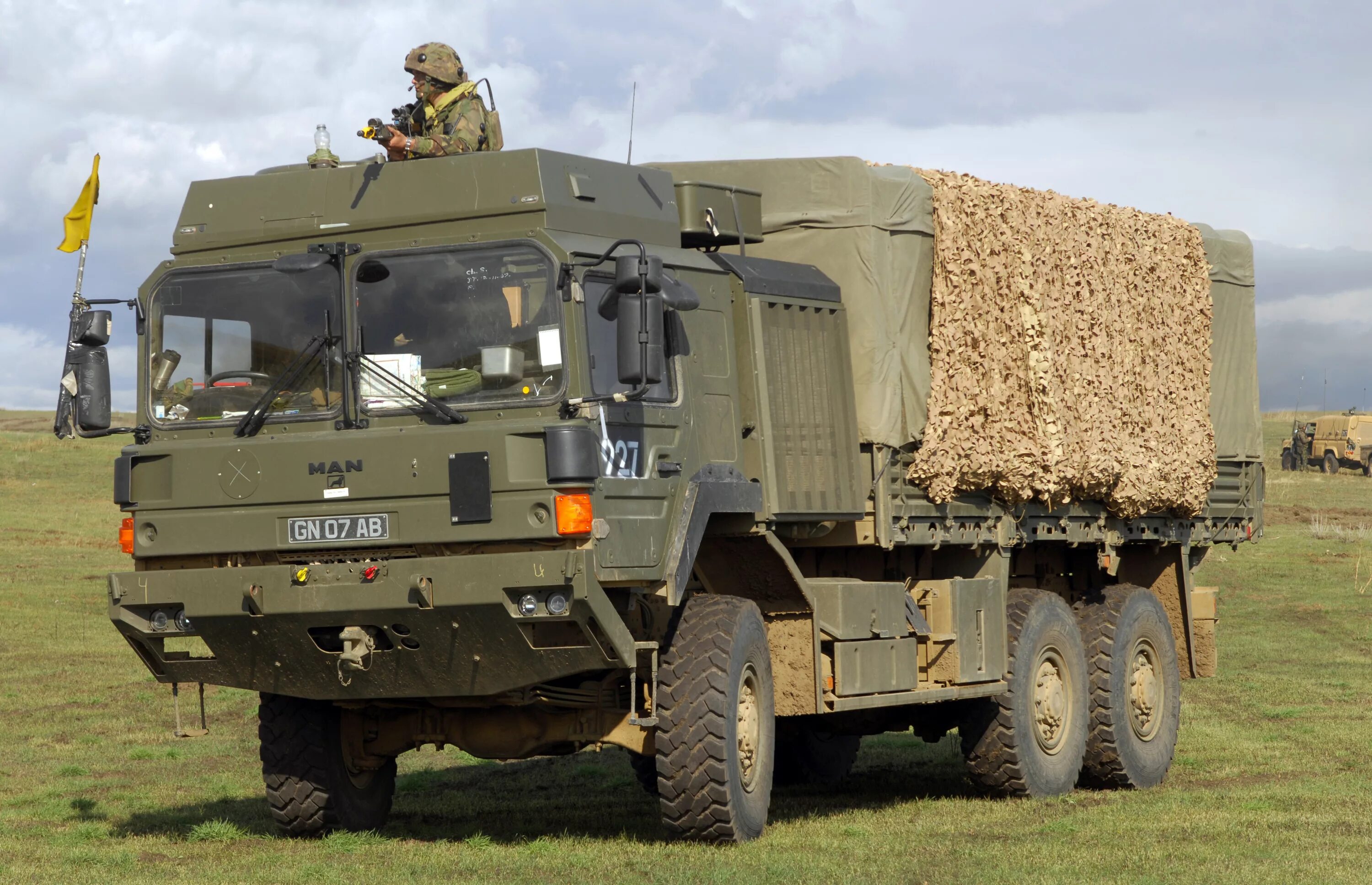 Ман нх81. Грузовик ман 8x8. man hx 8x8. rheinmetall man military vehicles нх 8х8 с грузовой системой wechselladersystem.
