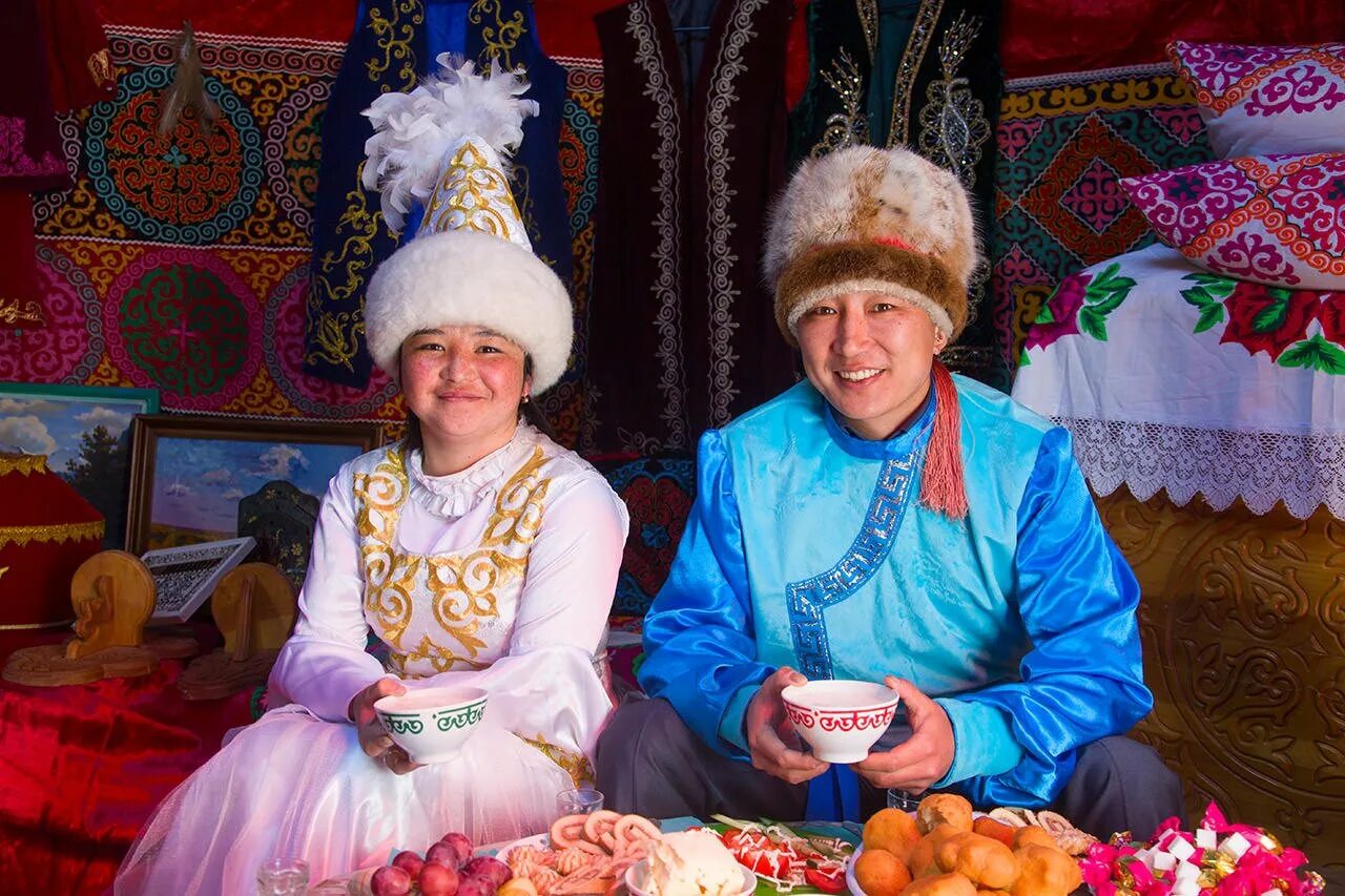 Свадьба у казахов. Свадьба в Казахстане традиции. Традиционная казахская свадьба. Казахские Свадебные обряды. Сватовство у казахов.