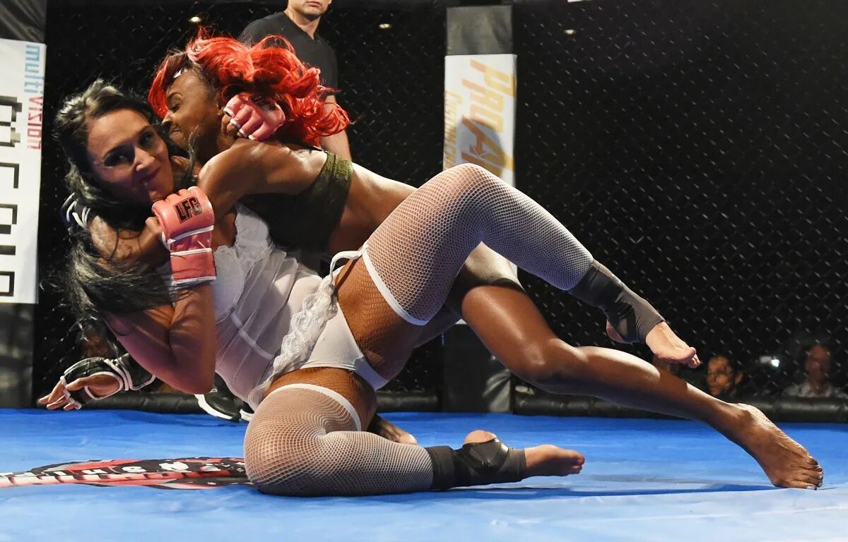 Бои девушек 18. Lingerie fighting championships бойцы. Бои девушек 18. Женские бои кристи риччи. Бои девушек 18.