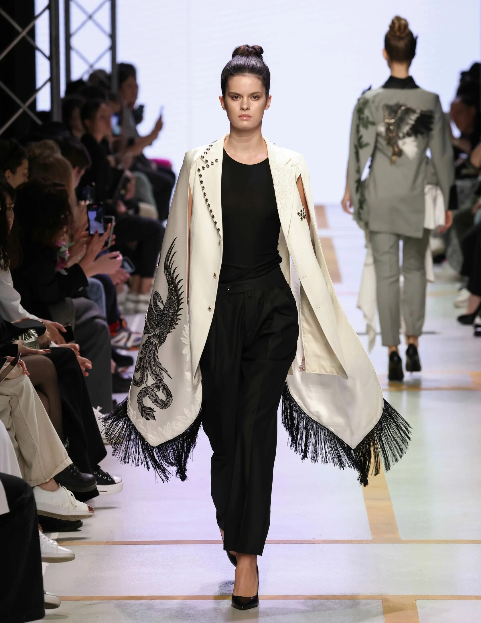 Podium москва. Неделя моды в москве 2016. Moscow fashion week - неделя моды в москве 2021. Показ московской недели моды. Москоу фэшн вик 2022.