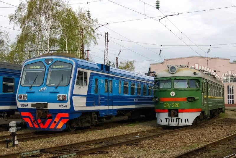 Эр9п-220. Моторвагонное депо Минеральные воды. Эд9м 0230. Эд9м Минеральные воды. Поезд владикавказ минеральные воды