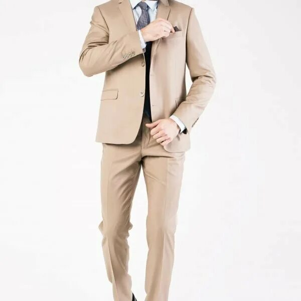 Мужской костюм бежевого цвета. Бежевый костюм мужской на свадьбу. Костюм бежевый мужской классический. Мужской бедевыйкостюм. Кремовый костюм мужской.