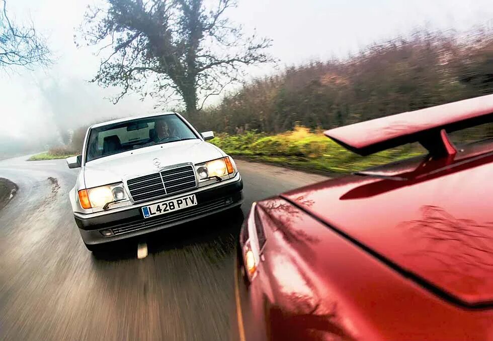 Mercedes-benz w124 и w140. Bmw e34 vs mercedes. мерседес 140 бандитский. мерседес 124 с человеком. Mercedes w140 90е.