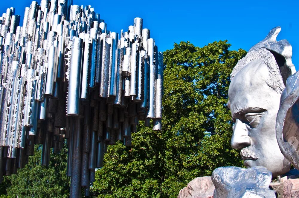 Памятник в хельсинки. Памятник Сибелиусу в Хельсинки. Финляндия памятник яну Сибелиусу.