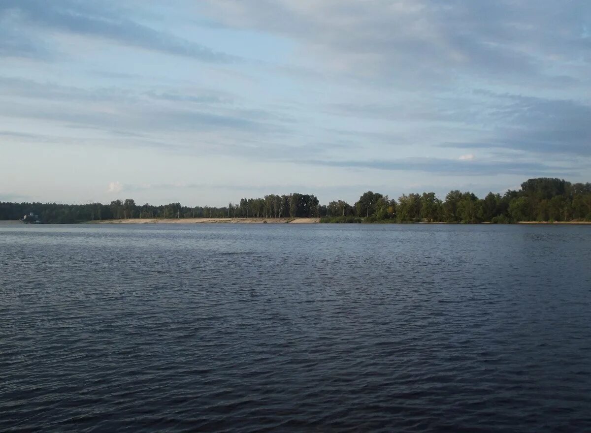 Озеро на речке гусь. Гусь Хрустальный водохранилище. Гусь Хрустальный озеро. Великодворье Гусь-Хрустальный озеро. Гусь Хрустальный озеро пляж.