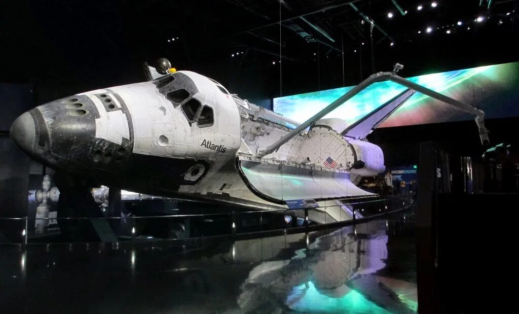 Как называется американский космический корабль. Спейс шаттл Атлантис. Космический шаттл Атлантис. Музей Атлантис космический шаттл.
