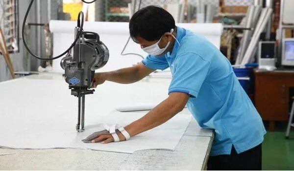 Cutting processes. Cutting fabric machine industrial. cutting. cutting in. начальникмастер в швейный цех.