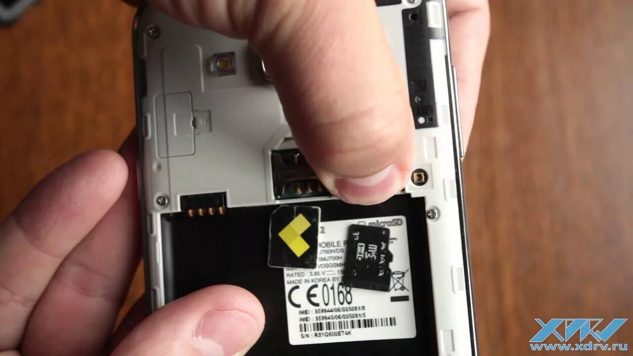 Как установить флешку на самсунг. Galaxy j7 2016 разъём. samsung galaxy j2 карта памяти. самсунг j3 симка. samsung galaxy j3 флешка.